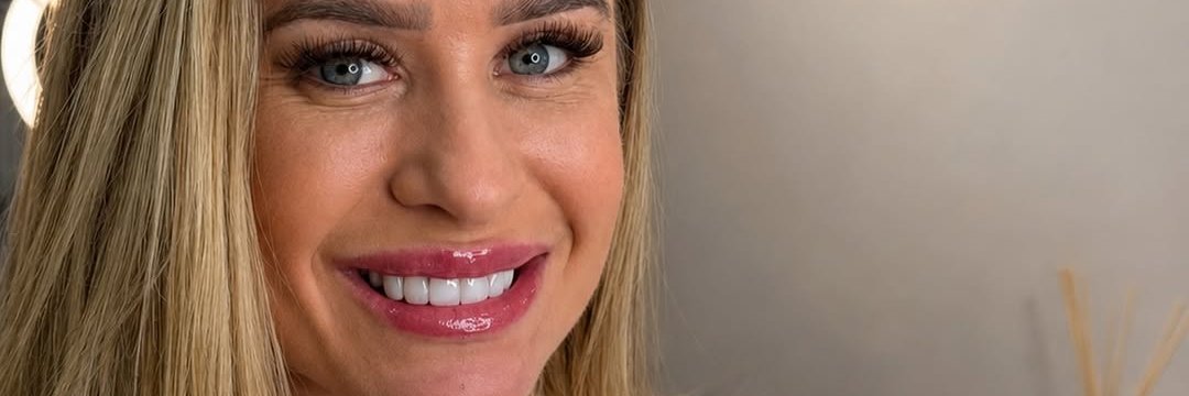 Debora Peixoto's banner