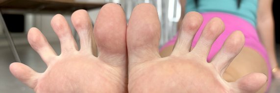 Carmen Coxx Feet's banner