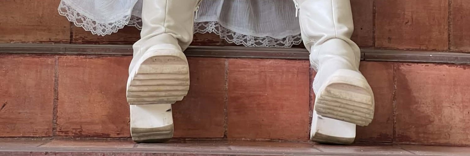 Boot Queen Siri's banner