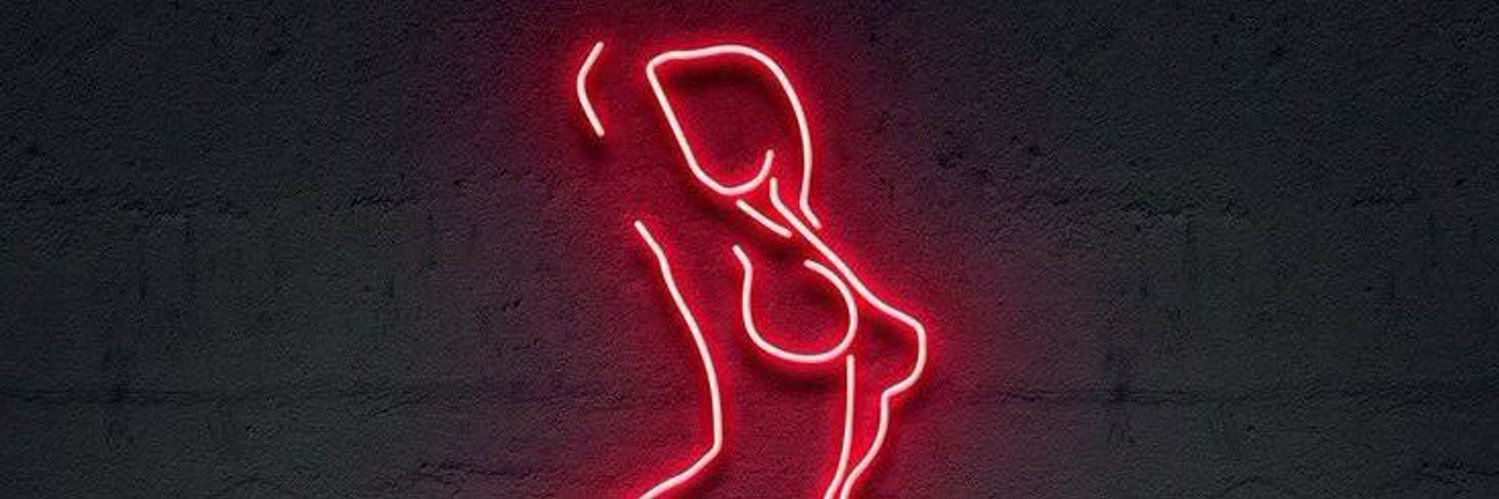 Chloe King 🫦's banner