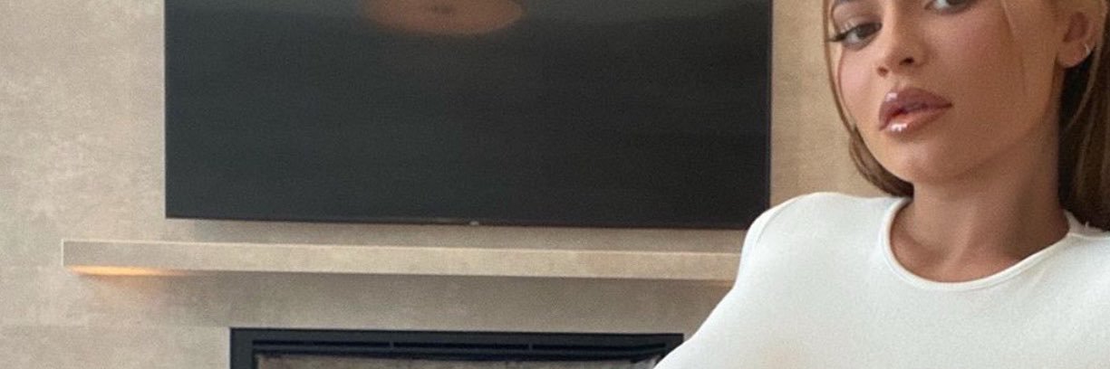 Queen kylie's banner
