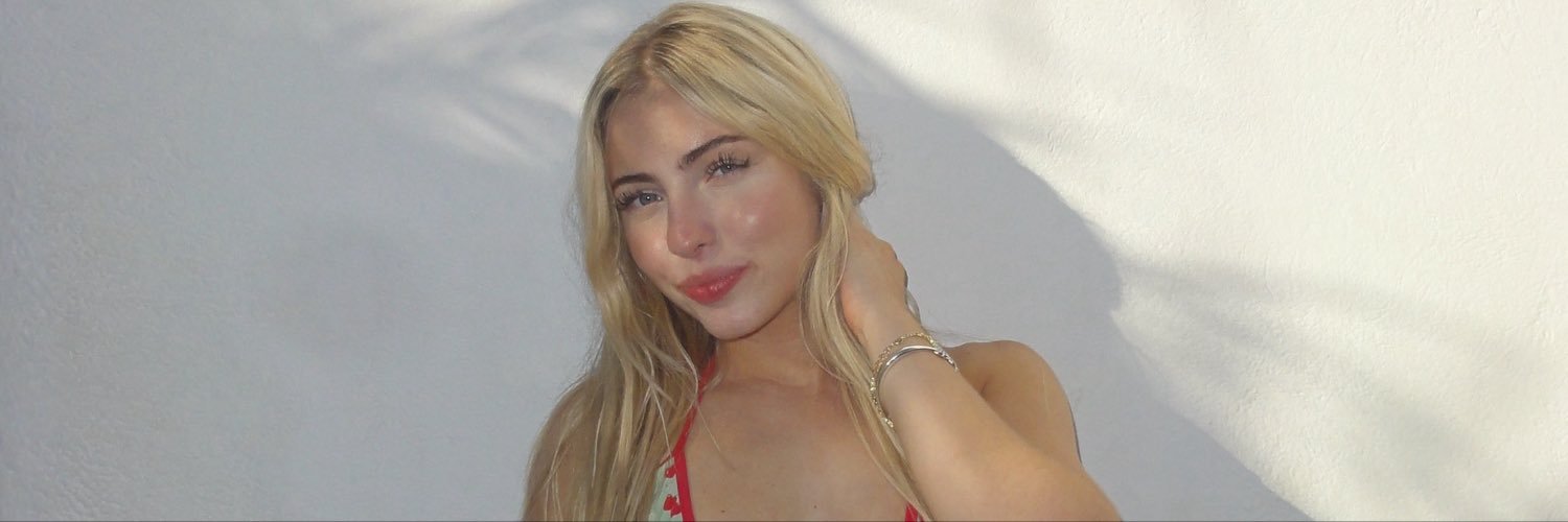 Chloe Cutie 💕's banner