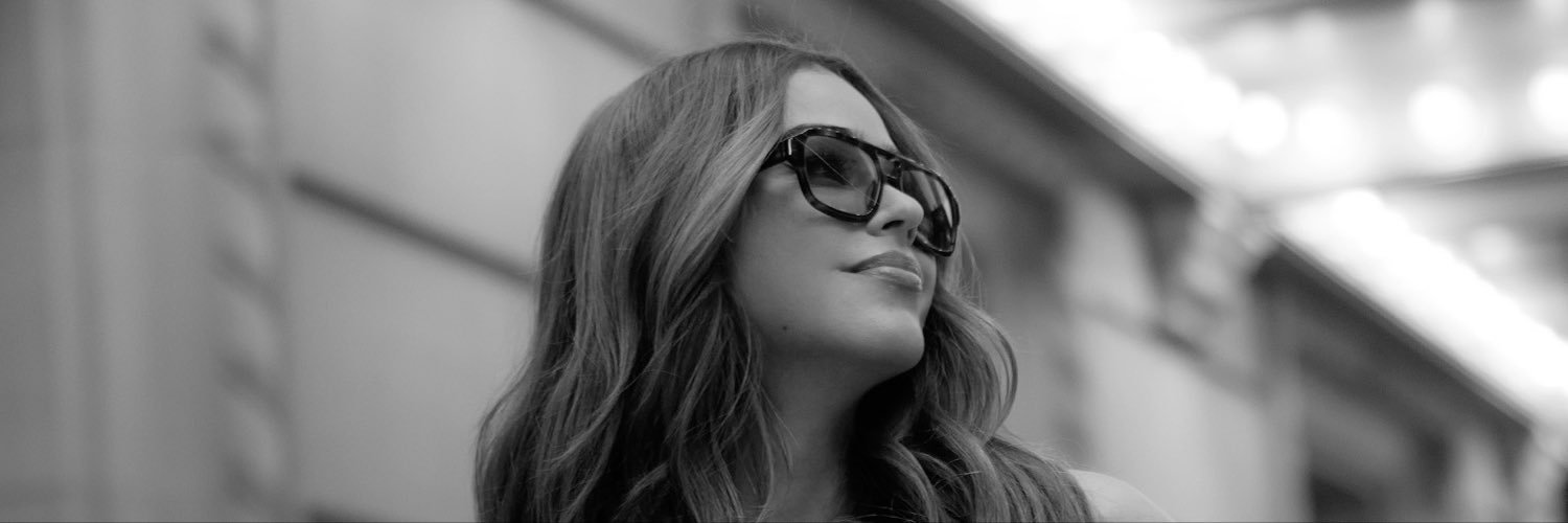 Yanet García's banner