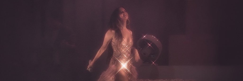 Maren Morris's banner