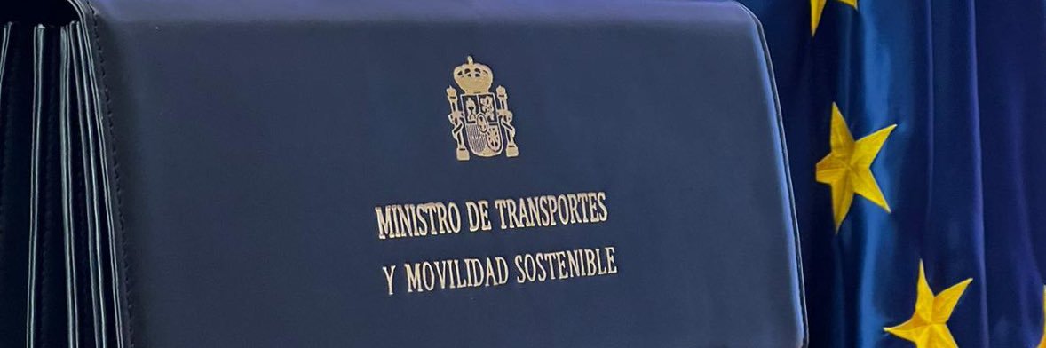 Óscar Puente's banner