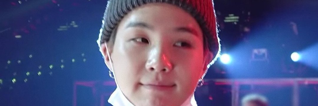 tae gender⁷ IS SEEING BTS's banner