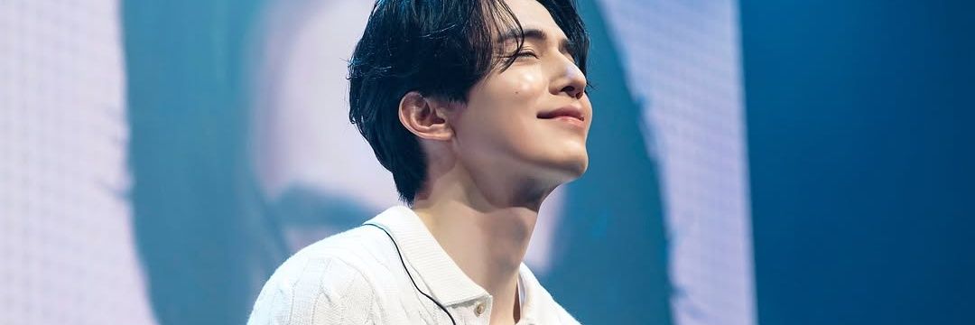 Lee Dongwook's banner