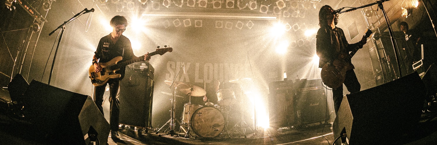 SIX LOUNGE's banner