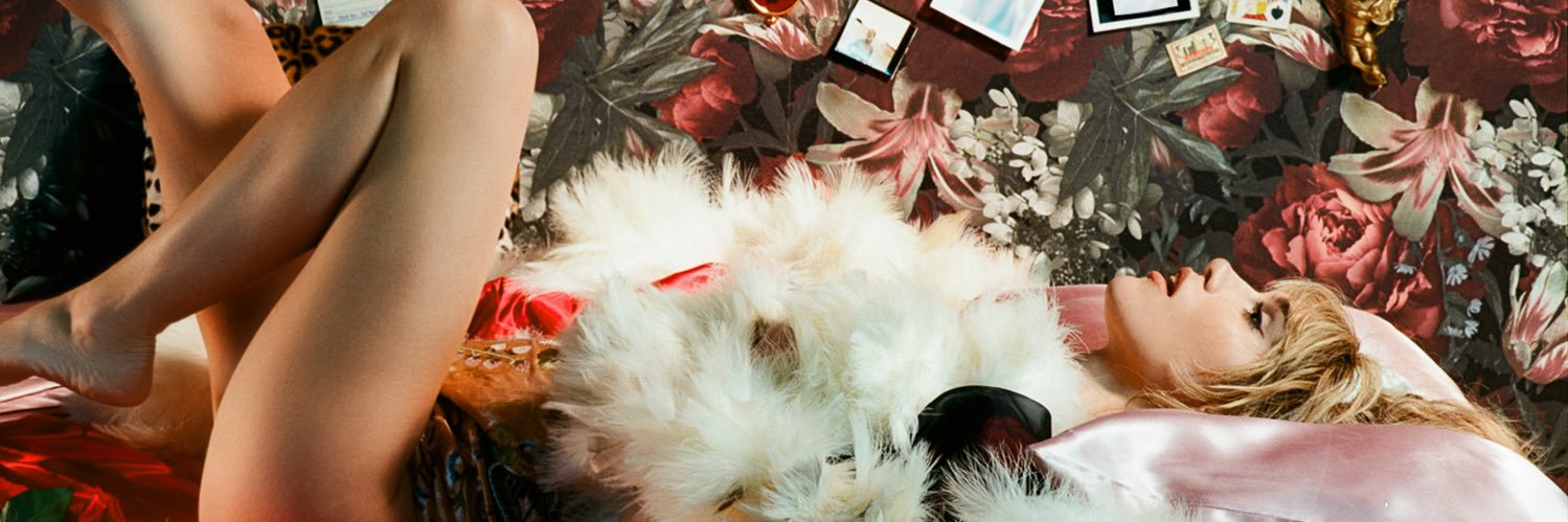 Suki Waterhouse's banner