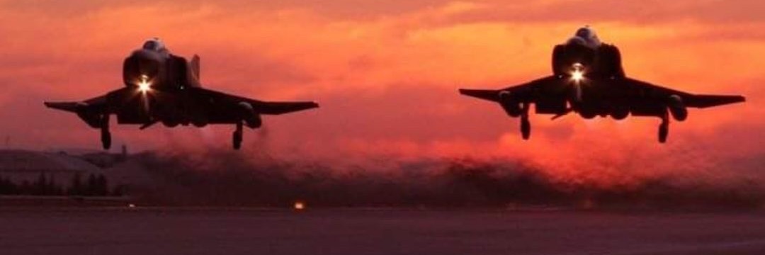 F-4 Pʜᴀɴᴛᴏᴍ II ɪs ᴍʏ ғᴀᴠᴏʀɪᴛᴇ "ʙɪʀᴅ" 🏴‍☠️'s banner