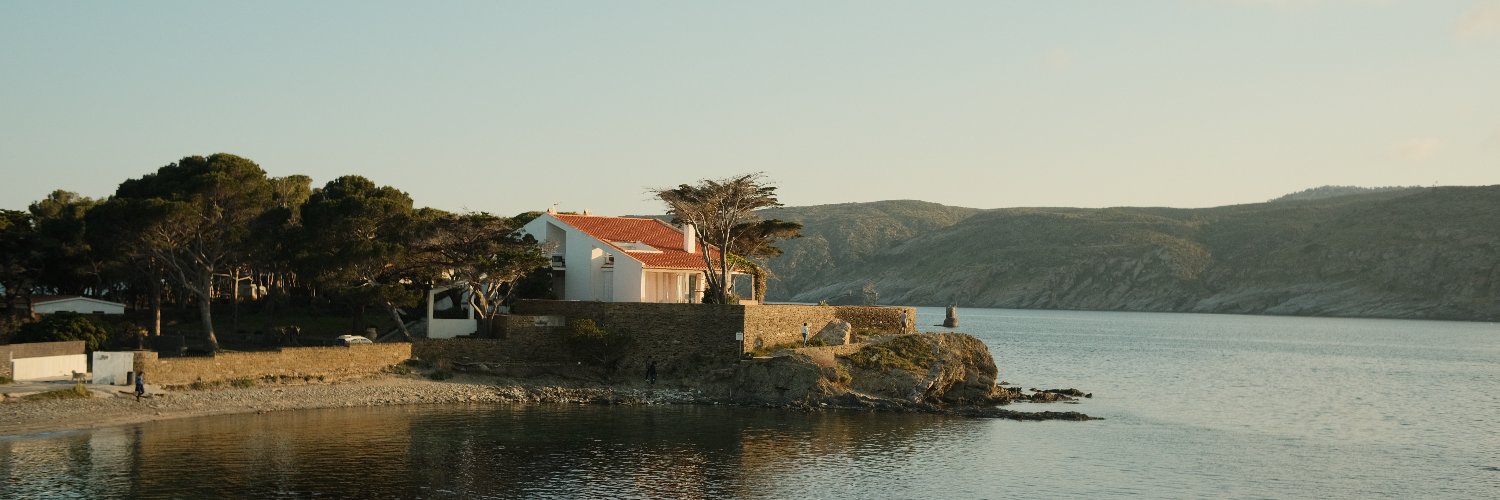 Dimé's banner