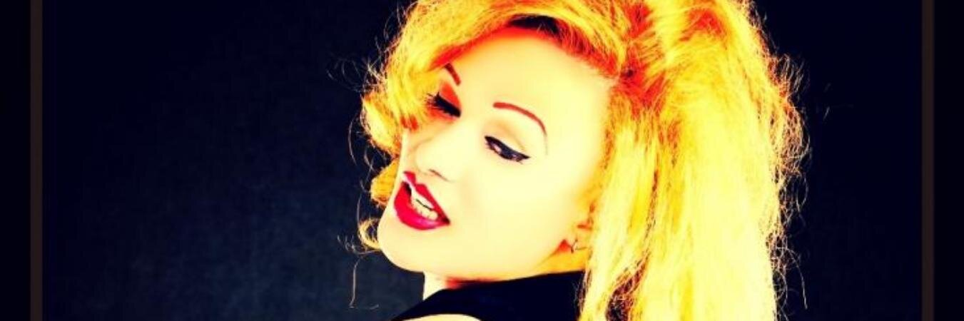 Daniella Lee's banner