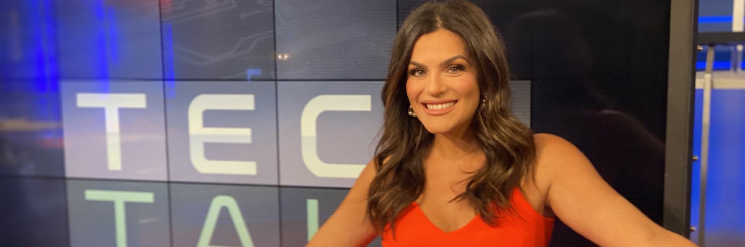 Jessica Naziri | Tech Content Creator + Host's banner