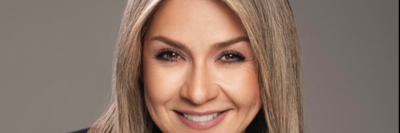 Vicky Dávila's banner