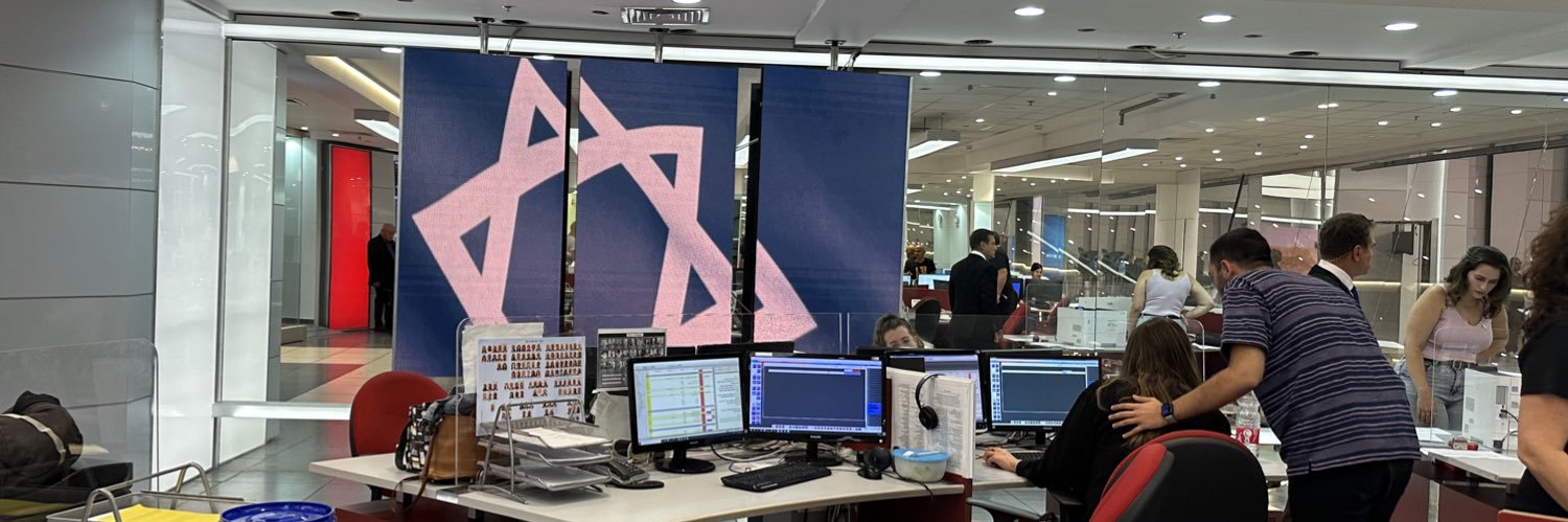 דפנה ליאל's banner