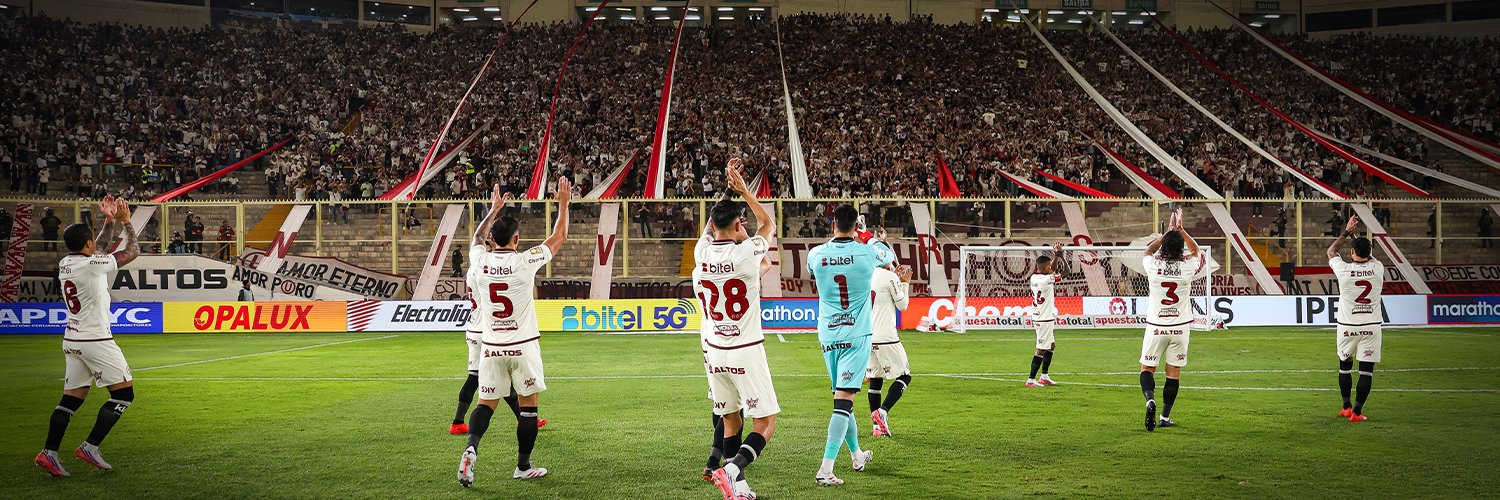 Universitario's banner
