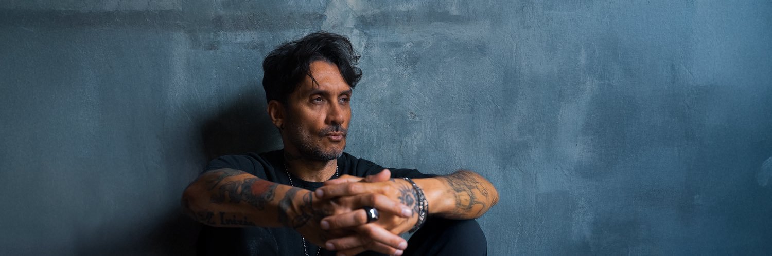 Fabrizio Moro's banner