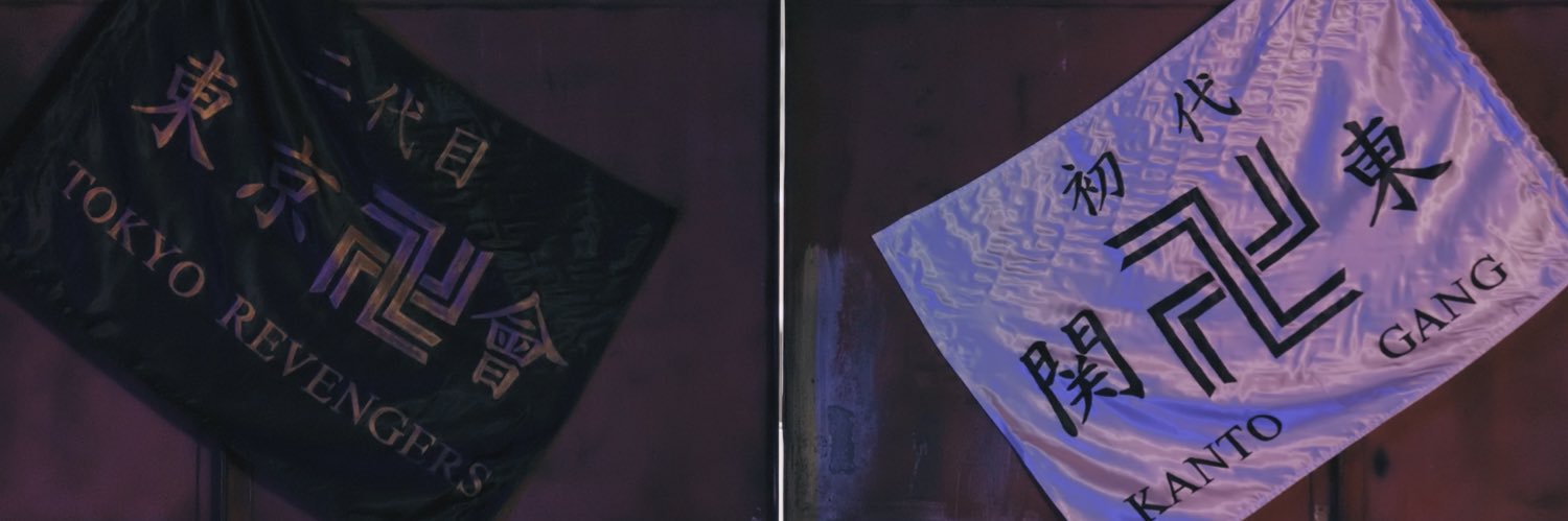 φ's banner