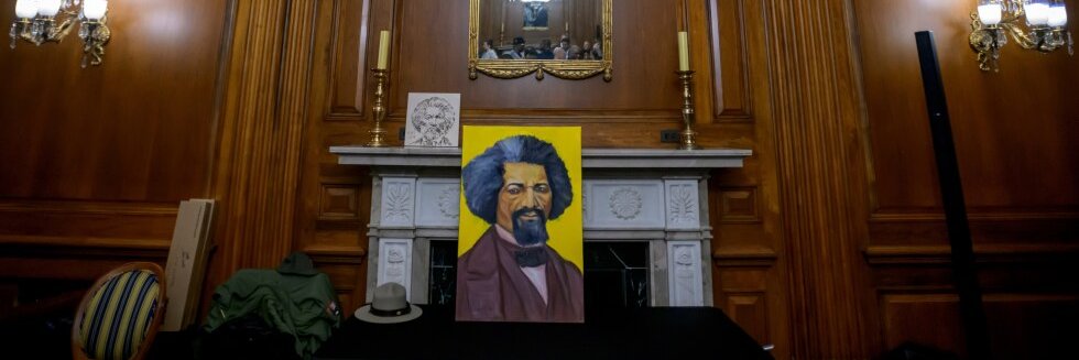 Pablo Manríquez's banner