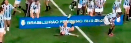 out of context grêmio feminino's banner