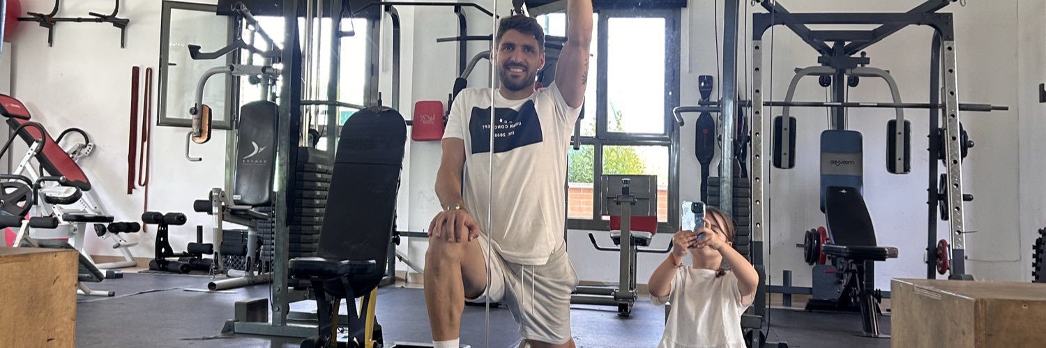 IVAN GON24LEZ's banner