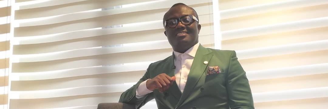 Bola Ray's banner