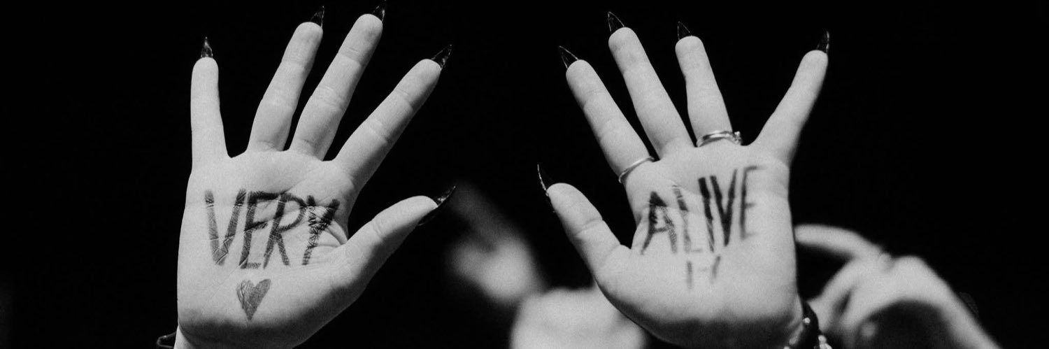𝖎𝖟𝖟𝖞 ⊬'s banner