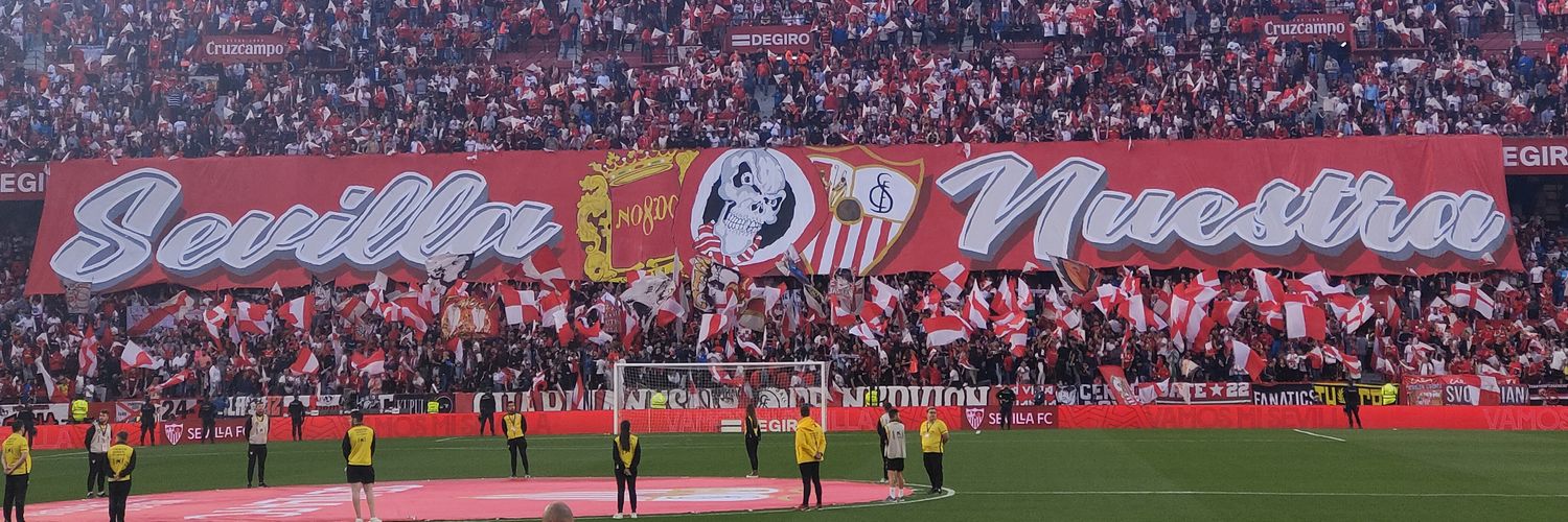 Chiky🌙❤️🇦🇹's banner