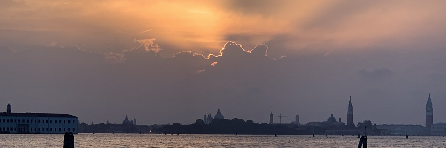 T O M Á S's banner
