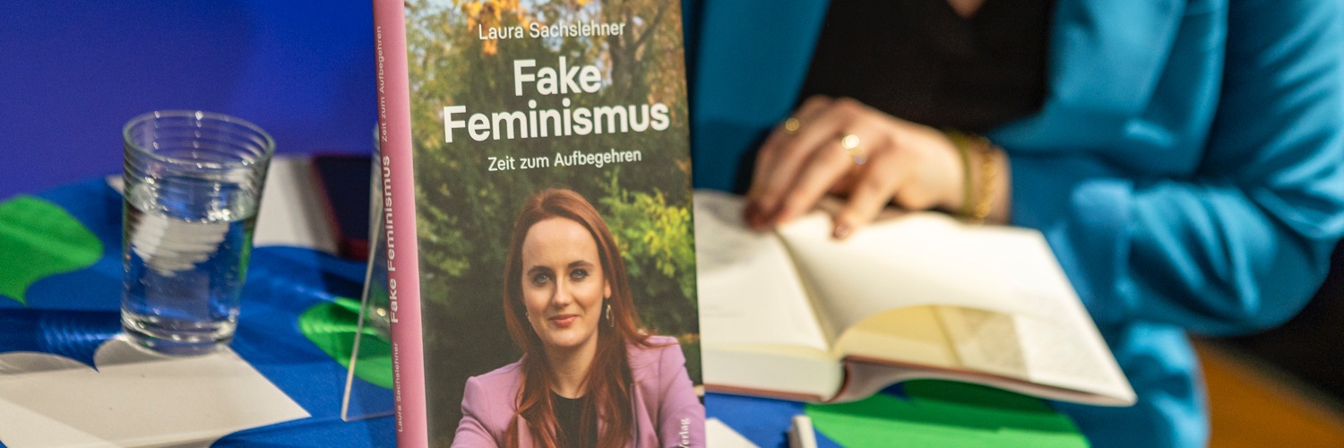 Laura Sachslehner's banner