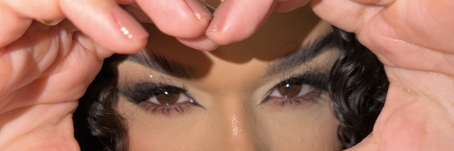 Bella 🌸's banner