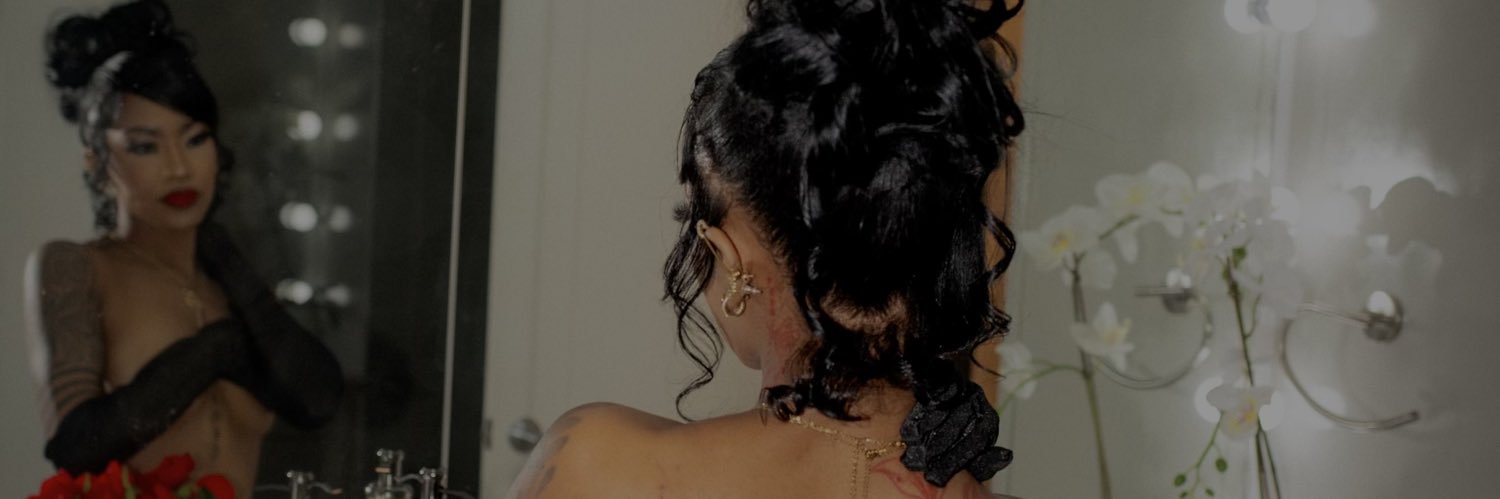 Majesty🖤🦋's banner