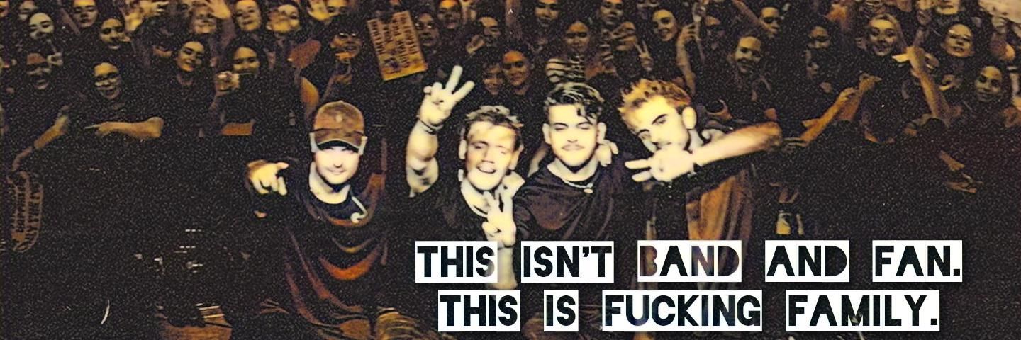 ×͜×Louis²⁸ next to Harry's banner