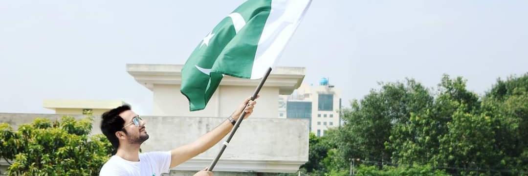 آئین احمد's banner