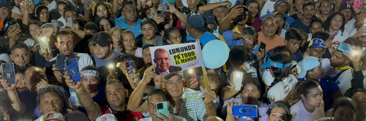 Edmundo González's banner