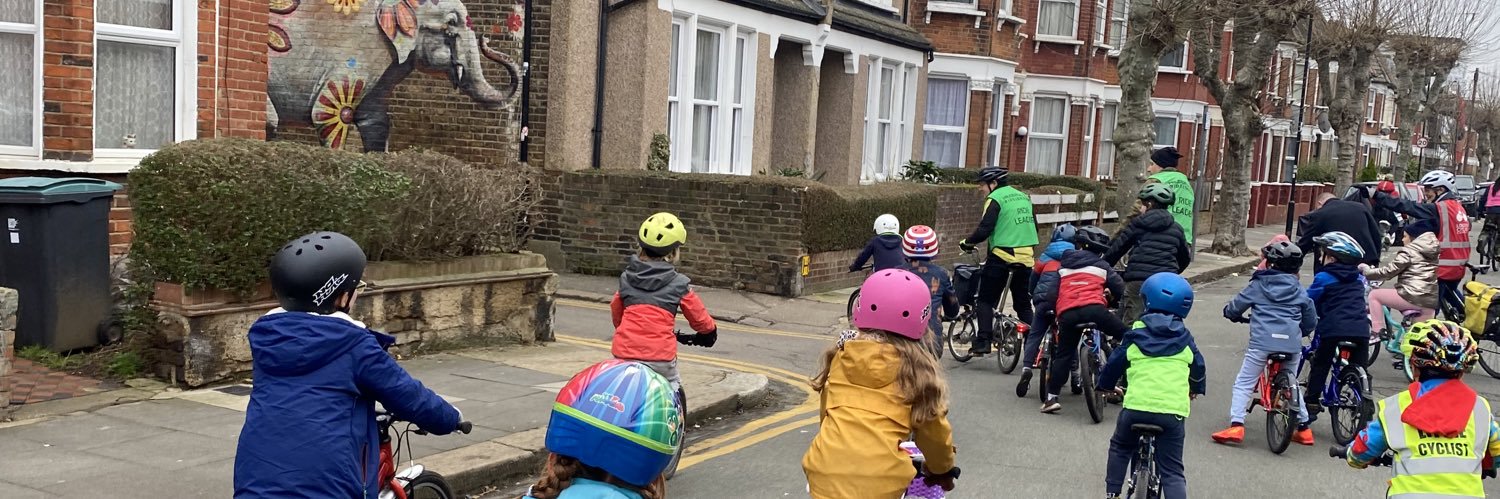 Francesca 🚲💕's banner