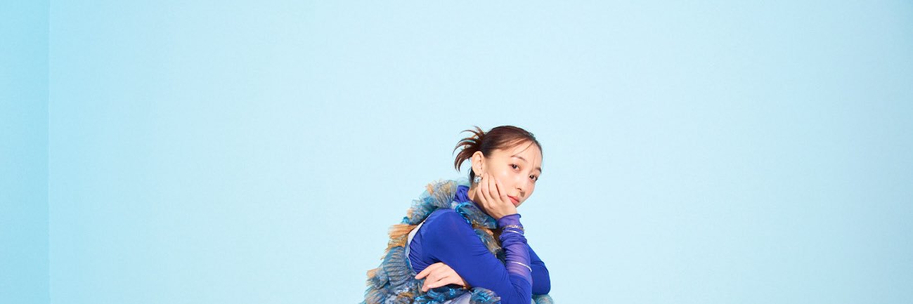飯田 里穂 Staff's banner