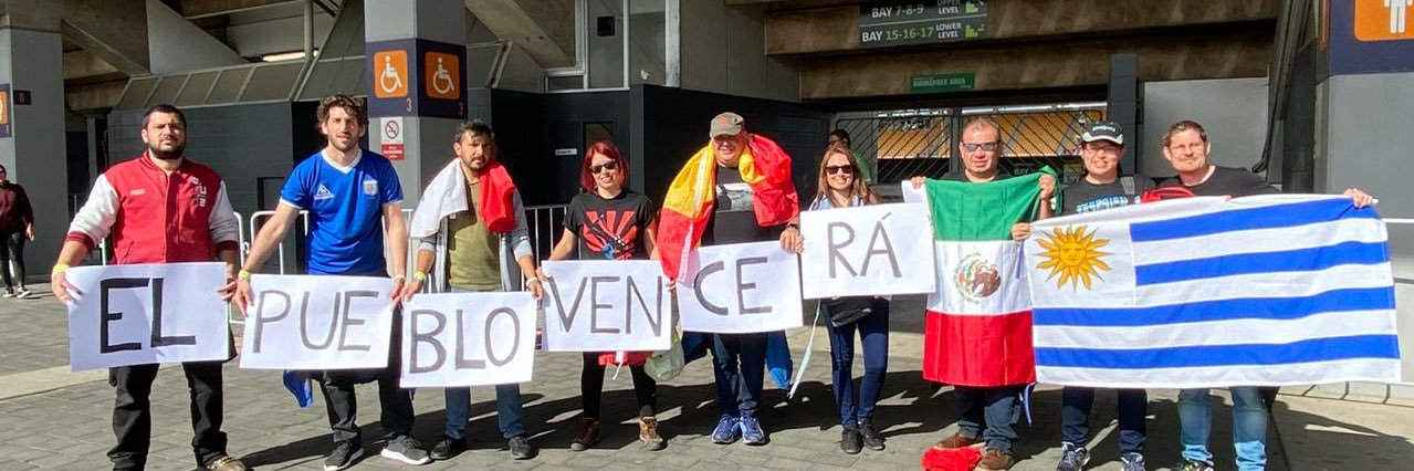 U2 Chile's banner