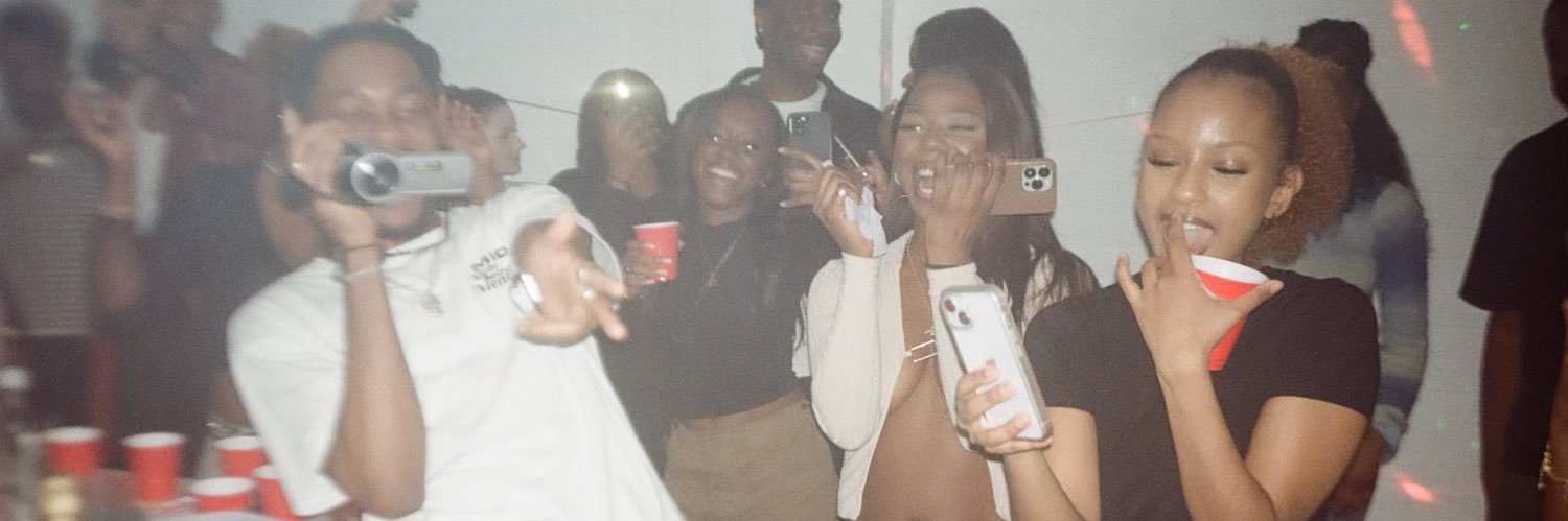 Kamz🎈's banner