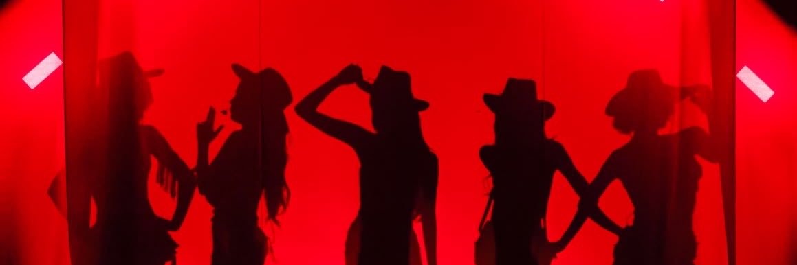 b≷ IS SEEING ITZY J-3🖤's banner