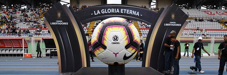 La Gloria de América's banner