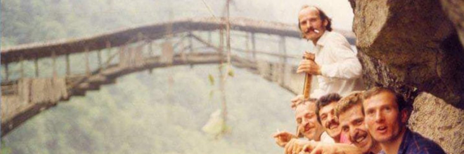 Ekin Uzunlar's banner