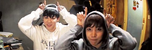 ່'s banner