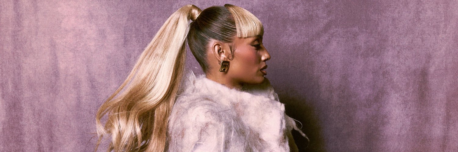 Danielle 🤍's banner