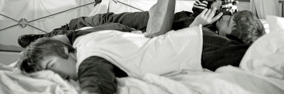 🪄🌍 I L A R I A 📚 🏳️‍🌈 ( parody )'s banner
