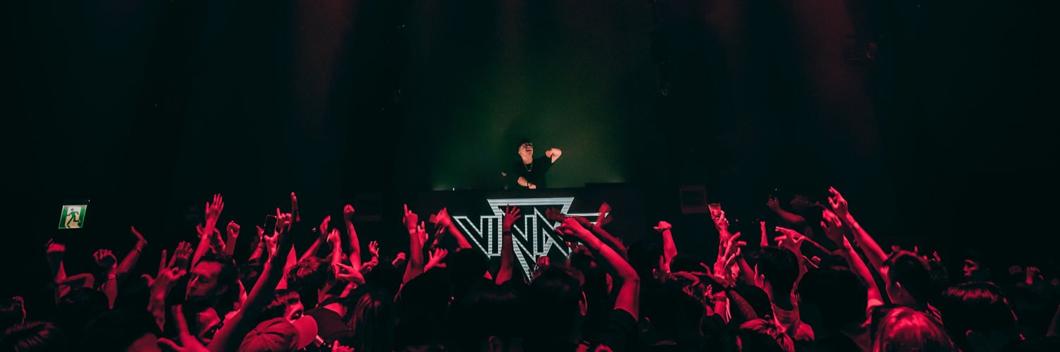 VINNE's banner