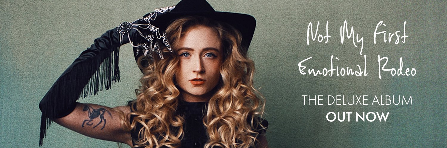 Janet Devlin 🌞's banner