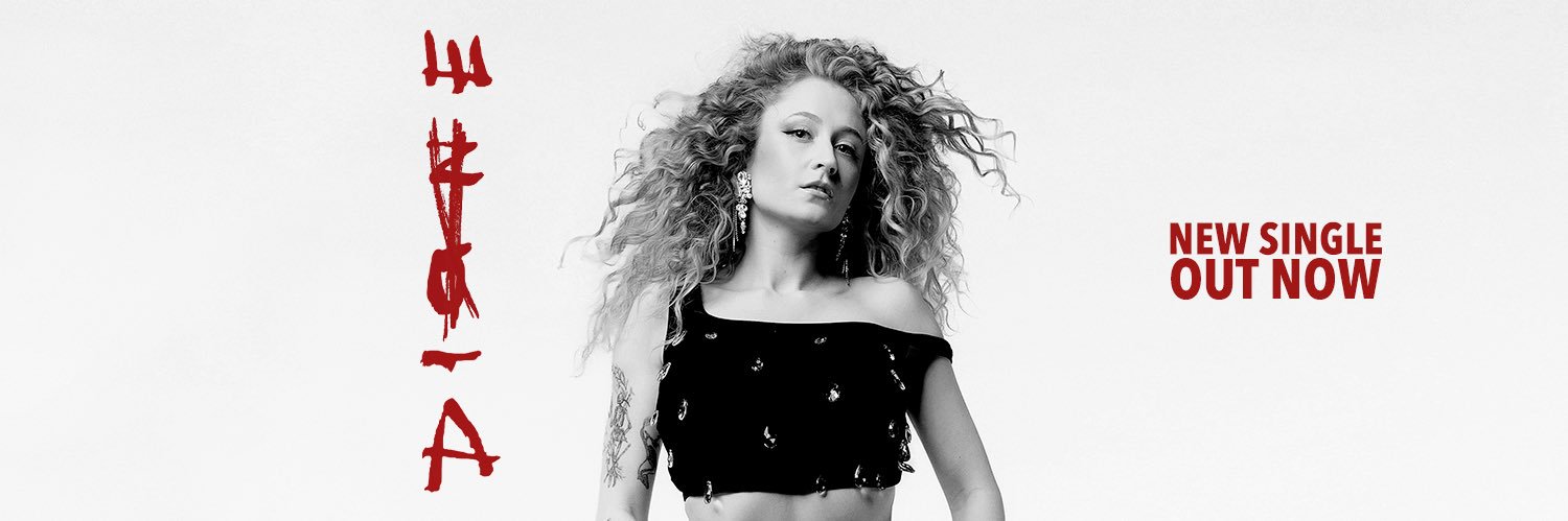 Janet Devlin 🌞's banner