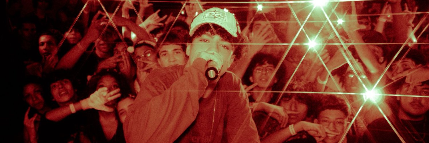 Lil Zé's banner