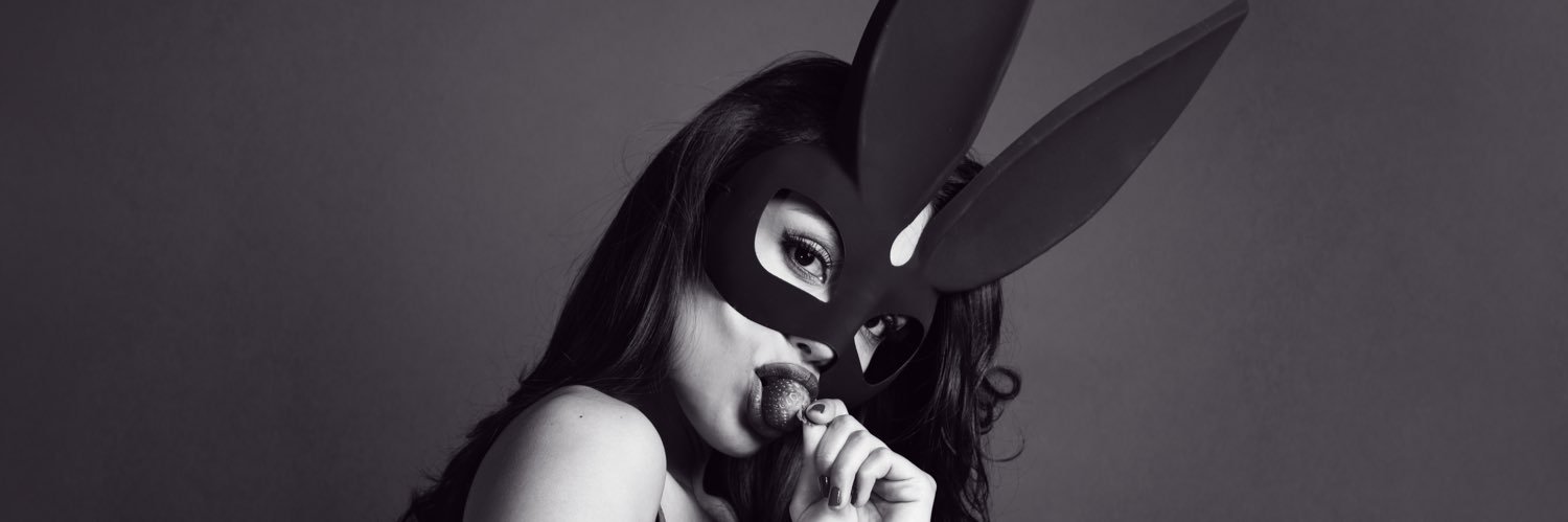 Raquel Pomplun's banner